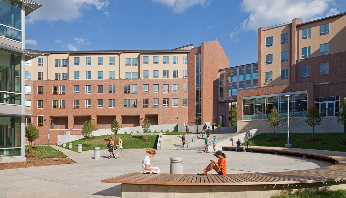 Ngôi trường 125 tuổi - Wichita State University có gì khiến bạn phải dừng chân?