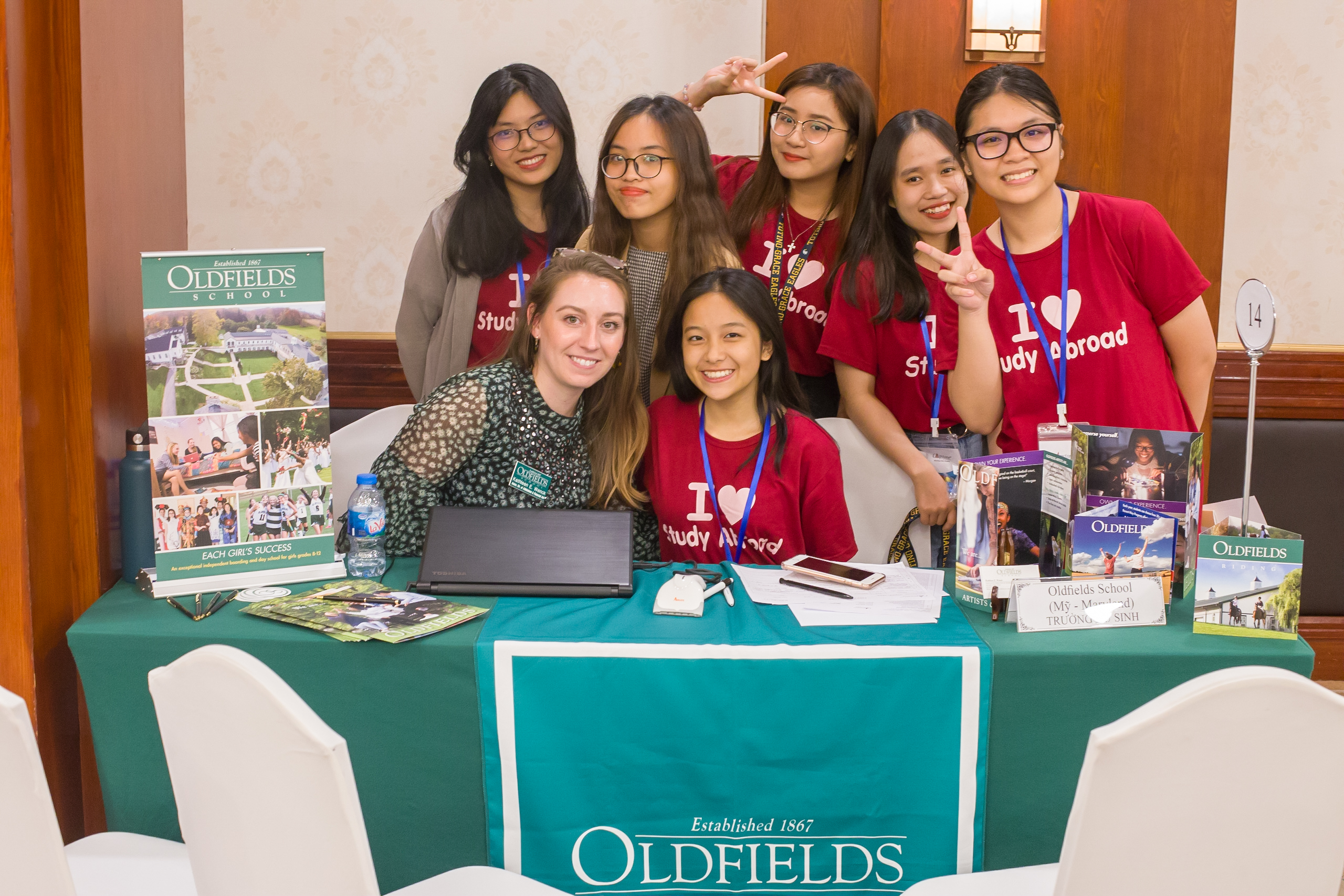 MỜI BẠN VỀ TEAM CHÚNG MÌNH: CAPSTONE VIETNAM TUYỂN TÌNH NGUYỆN VIÊN CHO TRIỂN LÃM GIÁO DỤC MÙA XUÂN 2020