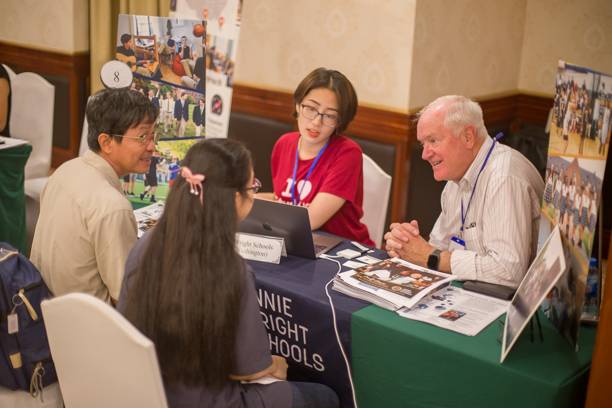 MỜI BẠN VỀ TEAM CHÚNG MÌNH: CAPSTONE VIETNAM TUYỂN TÌNH NGUYỆN VIÊN CHO TRIỂN LÃM GIÁO DỤC MÙA XUÂN 2020